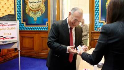 رئيس حزب المصريين الأحرار يدلي بصوته في انتخابات الرئاسة
