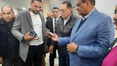 وزير التنمية ومحافظ الشرقية يفتتحان برج التحرير الاستثماري بالزقازيق