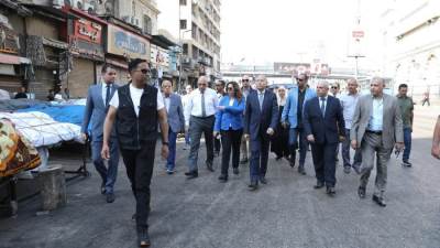 وزيرة التنمية المحلية ومحافظ القاهرة يتفقدان أعمال إزالة حريق الموسكي