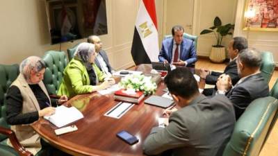 وزير الصحة يبحث تعزيز التعاون مع شركة أدوية عالمية لتوطين وصناعة الأدوية