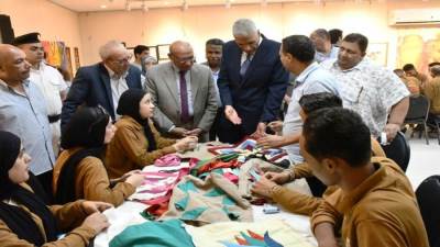محافظ أسوان يشيد بمعرض المنتجات الحرفية لملتقى شباب أهل مصر للمحافظات الحدودية