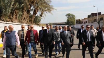 محافظ الجيزة يتفقد التجهيزات النهائية لافتتاح سوق اليوم الواحد بإمبابة غداً 