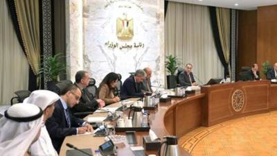 رئيس الوزراء يلتقي مسؤولي شركات إماراتية لدعم التعاون الثنائي