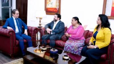 رئيس الوطنية للإعلام يلتقي مسؤولي قناة روسيا اليوم