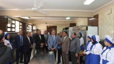 محافظ المنيا يتفقد مدرسة الفنية المتقدمة للشؤون الفندقية والخدمات السياحية لبحث زيادة طاقتها الاستيعابية