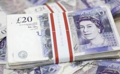 الجنيه الإسترليني ينخفض مقابل الدولار الأمريكي واليورو