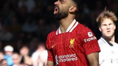 عاجل ..رئيس رابطة الكتاب في إنجلترا يعلن مفاجأة مميزة بشأن محمد صلاح