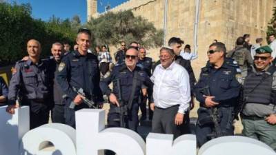 بن غفير وآلاف المستوطنين يقتحمون الحرم الإبراهيمي بالخليل