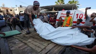 8 شهداء في قصف الاحتلال خيمة نازحين شرق غزة وأخرى للحلاقة في خان يونس