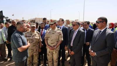 محافظ المنيا يتفقد طابور اصطفاف المعدات والمركبات ويتابع مدى جاهزية معسكر الإيواء العاجل