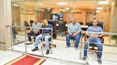 محافظ أسيوط يتابع من مركز السيطرة تنفيذ المرحلة الأولى من الموجة 26 لإزالة التعديات على الأراضي الزراعية وأملاك الدولة