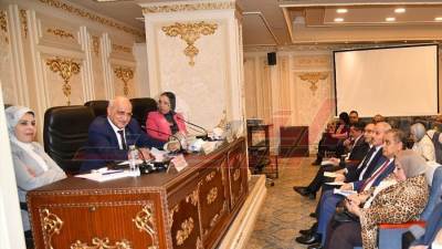 الدسوقي يناقش موازنة جامعة كفر الشيخ في اجتماع لجنة التعليم والبحث العلمي 