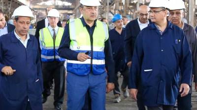 وزير قطاع الأعمال يتفقد مصانع "النحاس المصرية" بالتبين