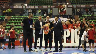 تكريم خاص لثلاثي رجال يد الأهلي