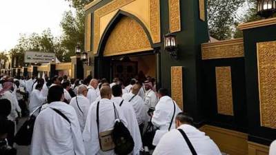 ضيوف برنامج خادم الحرمين الشريفين للحج يستقرون بمشعر عرفات