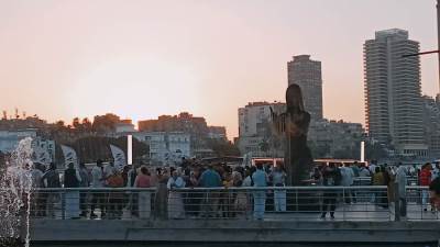 احتفالات المصريين تملأ شوارع القاهرة وسط تأمين مُحكم وخدمات متميزة