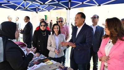 رئيس الوزراء يتفقد مركز تنمية الأسرة والطفل بزاوية صقر ويشيد بالجهود المبذولة 