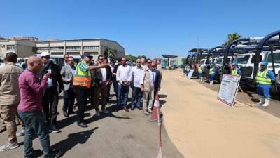 وزير الإسكان يتفقد محطة التنقية الشرقية ويشهد اصطفاف معدات شركة الصرف الصحي بالإسكندرية