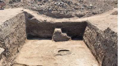 كشف أثري جديد.. العثور على أطلال مدينة “إيمت” وبقايا مبانٍ سكنية لبيوت برجية ومبانٍ لتخزين الحبوب وإيواء الحيوانات 