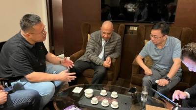 عصمت يبحث مع شركة "سانجرو" الصينية إنشاء مصنع لبطاريات تخزين الطاقة والأنظمة الكهربائية في مصر    