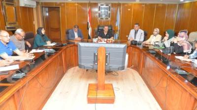 محافظ أسيوط يعقد اجتماعًا لبحث الاستعدادات لتنفيذ مبادرة "سكن كريم" بقرى "حياة كريمة"