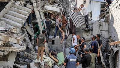  14 شهيدا في قصف الاحتلال منزلين في جباليا وحي التفاح بقطاع غزة