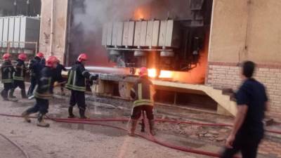 وزير الكهرباء يتفقد موقع حريق محطة كهرباء العاشر