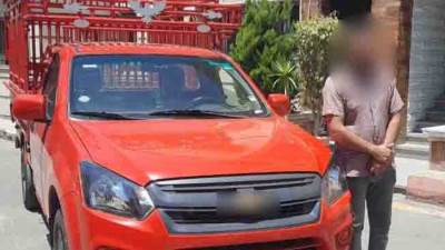 كشف ملابسات تداول فيديو بقيام قائد سيارة "ربع نقل" بوضع قدمه اليسرى على الشباك حال سيره بأحد الطرق بالبحيرة 