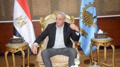 بالصور.. محافظ الغربية يناقش تعزيز الاستثمار وبناء قدرات الشباب