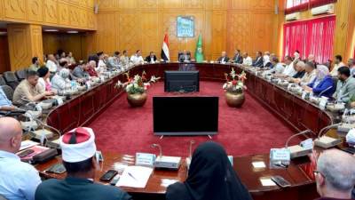 محافظ الإسماعيلية يناقش الإعداد والتجهيز لانتخابات مجلس الشيوخ يومي ٤ و٥ أغسطس القادم 