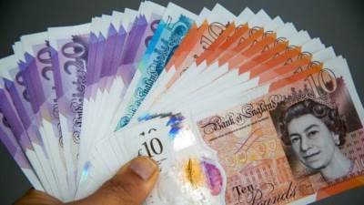 الجنيه الإسترليني يرتفع مقابل الدولار الأمريكي وينخفض مقابل اليورو