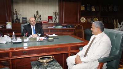 محافظ بني سويف يلتقي مدير مديرية العمل الجديد