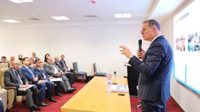 وزير البترول يلتقي بعثات مصر الدبلوماسية والقنصلية بالخارج 