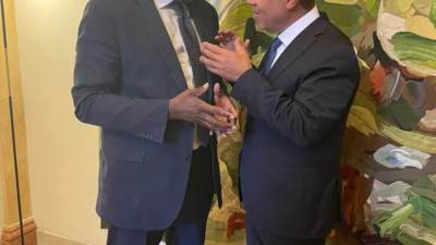 وزير الخارجية والهجرة يلتقى مع وزير خارجية المملكة المتحدة