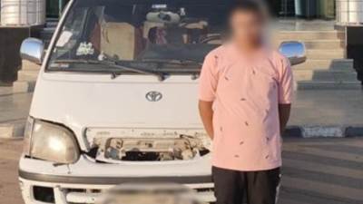 كشف ملابسات تداول فيديو بتضرر شخص من قيام قائد سيارة "ميكروباص" بالسير عكس الاتجاه 