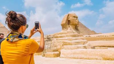 وزير السياحة والآثار يقرر زيادة أجر المرشدين السياحيين لـ 1800 جنيه يومياً