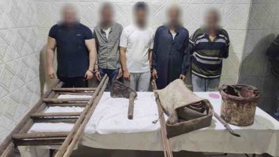 ضبط 5 أشخاص بالقاهرة لقيامهم بالتنقيب غير المشروع بقصد البحث عن الآثار