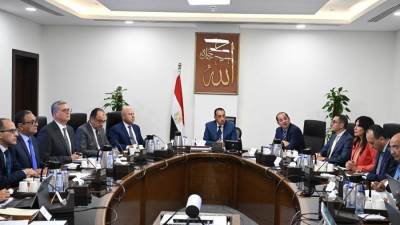 رئيس الوزراء يستعرض الفرص الاستثمارية مع عدد من دول الخليج 