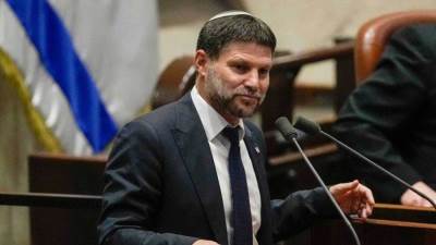 مستوطنون يقاطعون كلمة سموتريتش ويطالبون بإقالته