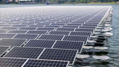 الطاقة الشمسية بين الطموح المناخي وندرة الموارد: مسارات التحول وفرص الاستدامة