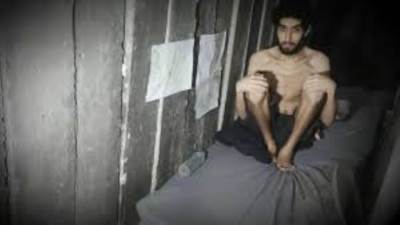 عاجل| "يأكلون مما نأكل".. القسام تبث مشاهد أسير إسرائيلي بجسد هزيل