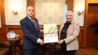 محافظ كفر الشيخ يكرم المتميزين بالتنمية الصناعية وإدارة الاستثمار 