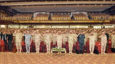 وزير الدفاع يلتقي عددًا من مقاتلي الجيش الثاني وكلية الضباط الاحتياط ومعهد ضباط الصف المعلمين