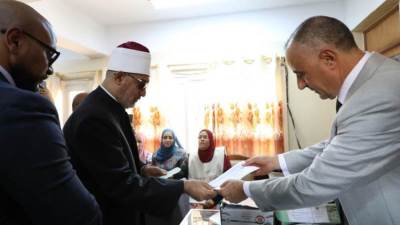 خلال إدلائه بصوته.. مفتي الجمهورية: المشاركة في انتخابات مجلس الشيوخ واجب وطني ومسؤولية شرعية