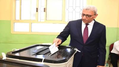 وكيل أول مجلس النواب يدلي بصوته في انتخابات مجلس الشيوخ