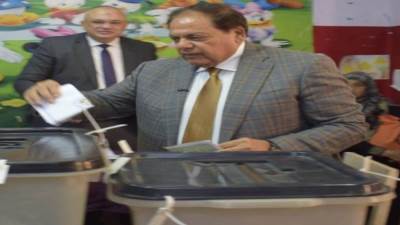 وكيل مجلس النواب يدلي بصوته في انتخابات مجلس الشيوخ