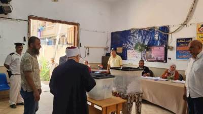 بلجنة قصرالثقافة بمسقط رأسه بالدلنجات..مفتي الجمهورية السابق يدلي بصوته في إنتخابات مجلس الشيوخ