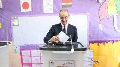 وزير الاتصالات يدلي بصوته في انتخابات مجلس الشيوخ ويدعو المواطنين للمشاركة لاستكمال المسيرة الديمقراطية