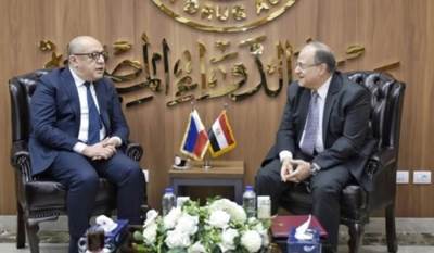 رئيس هيئة الدواء يستقبل سفير الفلبين لبحث تنظيم تداول المستحضرات الطبية بين البلدين