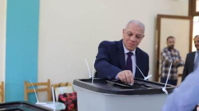 رئيس هيئة تنمية الصعيد يدلي بصوته في انتخابات الشيوخ 